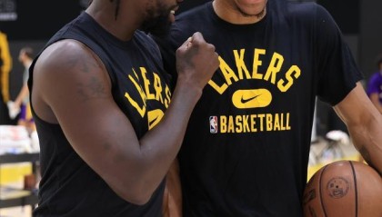 欧博官网-贝弗利亮相湖人畅想季后赛 韦少到场助阵泯恩仇