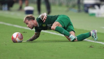 【中超】李磊头球于大宝破门 国安客场3比1战胜梅州